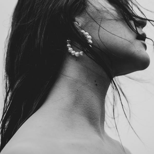 Les incontournables boucles d'oreilles créoles perles pour un style élégant